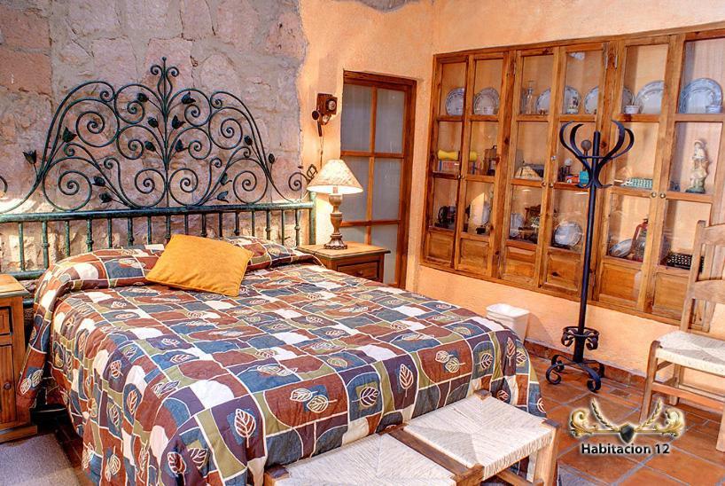 Hotel Casa Del Anticuario Морелия Номер фото